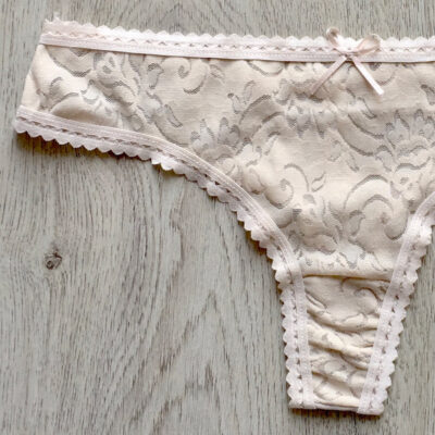 Tanga moño beige 2